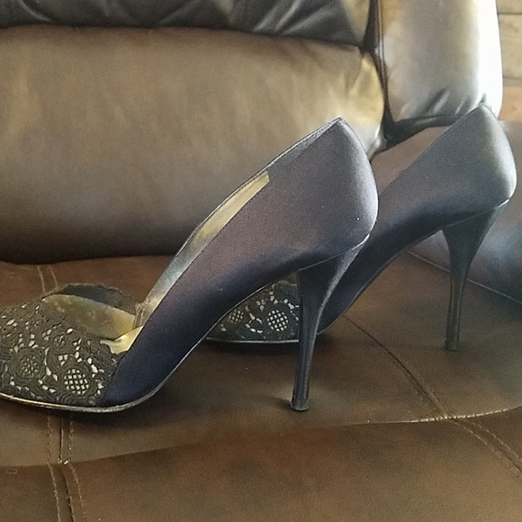 EUC Stuart Weitzman chantilly lace/satin heels - Picture 6 of 8